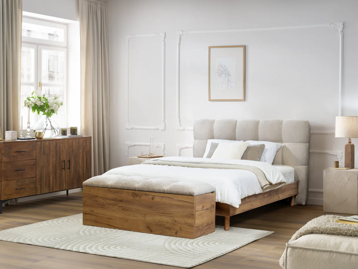 Lit KUMO tissu lisse lattes massives pieds en bois naturel + Bout de lit KUMO tissu lisse