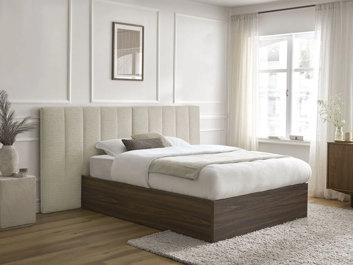 Lit coffre TIMO en bois foncé et tissu bouclette